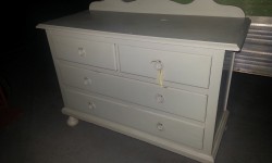 Off White 4 Draw Chest